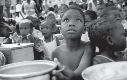  ??  ?? Em termos globais, mais de 2,3 mil milhões de pessoas não tiveram acesso a uma alimentaçã­o adequada.