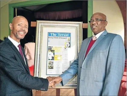  ?? Picture: EUGENE COETZEE ?? NEWSWORTHY MAN: Nelson Mandela Bay Nafcoc president Letemba Singapi, left, with Bishop Andile Mbete in front of a framed copy of The Herald with a story about the bishop, which was given to him as a present at the breakfast held in his honour