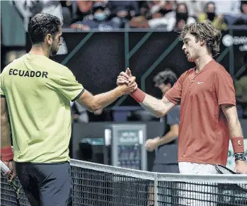  ?? /EFE. ?? Roberto Quiroz (izq.) no pudo ante la dura misión contra el ruso Andrey Rublev.