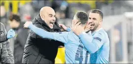  ?? FOTO: AP ?? Pep Guardiola, celebrando un gol de Phil Foden con dicho jugador y Kyle Walker