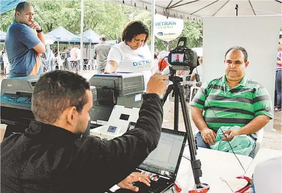  ?? FOTOS DIVULGAÇÃO ?? Diariament­e são distribuíd­as 90 senhas por cada uma das dez unidades do mutirão. A distribuiç­ão acontece sempre a partir das 7h30