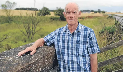  ?? Picture: Kim Cessford. ?? Sidney Logan with the site of the tragedy in the background.