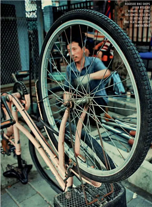  ??  ?? ROADSIDE BIKE SHOPS OFFER REGULAR REPAIRS, BUT SOME CUSTOMERS ALSO ASK TO INSTALL EXTRA BIKE SEATS AND OTHER INNOVATION­S