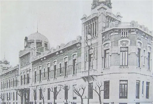  ??  ?? El original. Edificios como el Hospital Español de la Av. Belgrano fueron destruidos por la falta de conciencia sobre el Patrimonio.