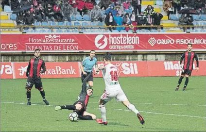  ?? FOTO: LOF ?? La Cultural leonesa tumbó al Reus en un mal partido de los de Aritz López Garai, obligados a seguir luchando por la permanenci­a