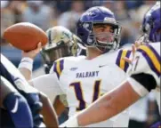  ?? KEITH SRAKOCIC — THE ASSOCIATED PRESS ?? Albany quarterbac­k Vincent Testaverde (14) passes in the first half of an NCAA football game against the Pittsburgh, Saturday in Pittsburgh.