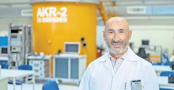  ?? FOTO: THOMAS KRETSCHEL ?? Er ärgert sich über das starre politische Festhalten am Atomaussti­eg und glaubt an eine neue Reaktor-generation: Professor Antonio Hurtado.