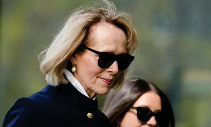  ?? ?? The former advice columnist E Jean Carroll arrives at Manhattan federal court on Monday. Photograph: John Minchillo/AP