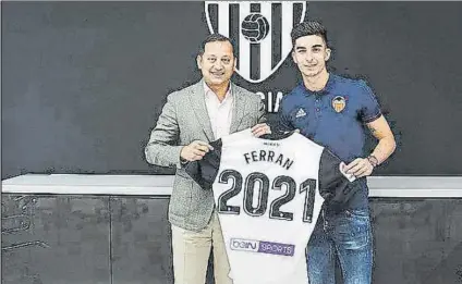  ?? FOTO: VAENCIA CF ?? Ferran, atado El jugador firmó hasta final de la temporada 2020-21 con una cláusula de rescisión de 100 millones de euros