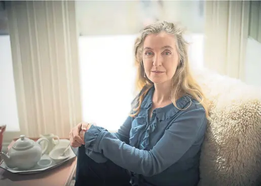  ?? DAVID BUTOW ?? La escritora y activista Rebecca Solnit publica un conjunto de ensayos que tratan sobre la persistent­e desigualda­d y violencia de género