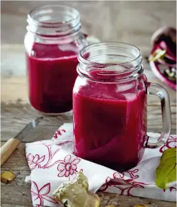  ??  ?? Serves 4 1 beetroot 4 apples 1 x 10g piece of ginger 1 lemon