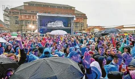  ?? Foto: Peter Fastl ?? Das Modular-Festival litt am zweiten Tag unter dem Regen. Das schlug sich auch in der Bilanz nieder.