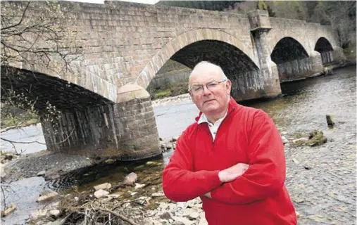  ?? Photograph: Kevin Emslie ?? CAUSE: Ballater Flood Group co-ordinator Tony Cox is behind a bid to raise money for defences.