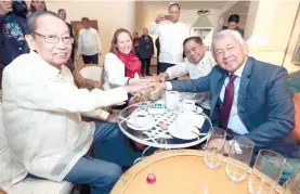  ?? AP FOTO/ANDREW MEDICHINI) ?? PEACE TALKS. From left, National Democratic Front Chairman Jose Maria Sison, Norwegian Special Envoy Elisabeth Slattum, secretary Jesus G. Dureza (Presidenti­al Adviser on the Peace Process) and Foreign Affairs Secretary Perfecto Yasay pose during the...