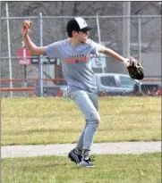  ?? PILOT PHOTOS/RON HARAMIA ?? Above: Culver’s Owen Falk makes the throw on the run during a recent Cavaliers practice.
Below: Culver head coach Joel Fisher sizes up his team during a recent workout.