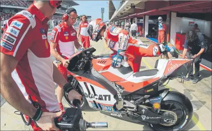  ?? FOTO: PEP MORATA ?? Andrea Dovizioso, durante el Gran Premio de Catalunya en el que el actual líder del campeonato se adjudicó el triunfo con su Ducati