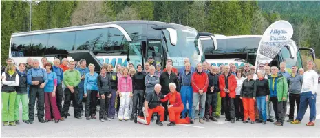  ?? FOTO: PRIVAT ?? Inzwischen ist eine Allgäu-Shuttle-Familie entstanden. Die Skiausfahr­ten führten unter anderem nach Malbun und zur Zugspitze.