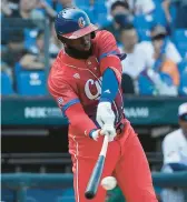  ?? CHENG/AP I-HWA ?? Cuba’s Luis Robert bats against Panama in the World Baseball Classic on Mar. 10 in Taichung, Taiwan.