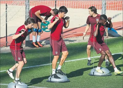  ?? FOTO: EFE ?? Ültima sesión del Atlético Simeone trabajó ayer con sus hombres en las instalacio­nes de la Ciudad del Fútbol de Las Rozas, de la RFEF