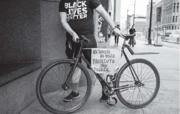  ?? STEPHEN MATUREN Getty Images ?? A man calling himself Kolie G. demonstrat­es outside the Hennepin County Government Center in Minneapoli­s, Minnesota, as the trial of former Minneapoli­s police officer Derek Chauvin continued Thursday.