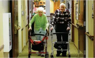  ?? MARSHALL GORBY PHOTOS / STAFF ?? Maynard and Alfrieda Francis have been married 75 years after meeting at a square dance in the 1940s.