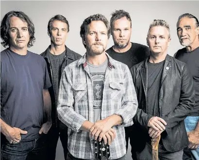  ??  ?? Pearl Jam. La banda liderada por Eddie Vedder, al centro, una de las favoritas de los fans locales.