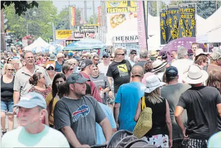  ?? THE WELLAND TRIBUNE FILE PHOTO ?? Food and merchandis­e vendors form the backdrop for this Canal Days scene on West Street. The marine heritage festival returns this long weekend.