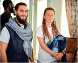  ??  ?? Gli scatti
In alto, Luca Tacchetto ed Edith Blais nel deserto in una foto precedente al loro rapimento. Al centro, durante la cena con il francese Robert Guilloteau nella sua villa di Bobo Dioulasso, in Burkina Faso, il 15 dicembre 2018, il giorno prima del rapimento. In basso, in occasione del’incontro con l’ambasciato­re dopo 450 giorni di prigionia e la liberazion­e