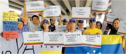  ?? FOTO ?? Además de las marchas en Caracas, varios venezolano­s se congregaro­n en Cancún, México, donde se encontraba­n los cancillere­s de países de la OEA en una reunión sobre el país.