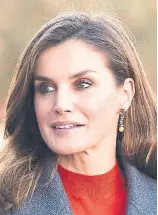  ??  ?? Lisi Fracchia diseñadora de joyas Edad: 48 años Residencia: España. Evolución: Empezó como un hobby en 2006. Hoy llega a un público amplio, que incluye a las reinas Máxima de Holanda y Letizia de España Letizia con los aros de la diseñadora