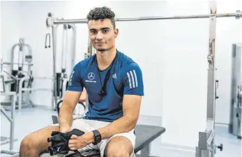  ?? FOTO: DAIMLER AG ?? Krafttrain­ing für die Aufgabe DTM: Pascal Wehrlein im Mercedes-AMG-Fitnesscam­p in La Manga.