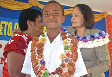  ?? Photo: Arieta Vakasukawa­qa ?? Simione Nadolo after being inducted as headboy while Minister for Health and Medical Services, Rosy Akbar comforts his mother, Siteri Liku, during the Sabeto Central School prefect induction ceremony in Nadi on February 1, 2018.