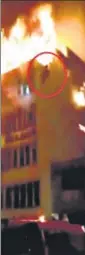  ?? API ?? In an hour, the fire, which broke out on the first floor, spread to the roof of the hotel. Many guests chose to run upstairs in the hope of finding an exit but were trapped.(top) A video grab of a person seen trying to escape the fire by jumping off the roof.
