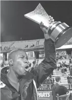  ?? COLUMBUS DISPATCH FILE PHOTO ?? Crew defender Andy Iro shows off the Supporters’ Shield in 2008, back when the trophy looked more like something out of Star Trek than an actual shield.