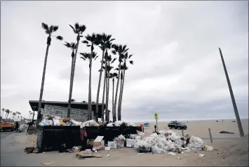  ?? PHOTOS: BRITTANY MURRAY — STAFF PHOTOGRAPH­ER ?? The Venice boardwalk has become congested with garbage and homeless encampment­s, which is prompting law enforcemen­t officials to take action. A clear-out plan by L.A. County Sheriff Alex Villanueva is being criticized.