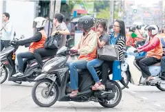  ?? THANARAK KHUNTON ?? Motorcycle taxis provide service in the Huai Khwang area.