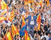  ?? QUIQUE GARCÍA / EFE ?? Barcelona. Albert Rivera, presidente de Ciudadanos, en la marcha de ayer.