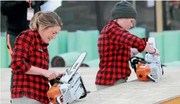  ?? KELLY HODEL/ STUFF ?? Fieldays was a chance to spend, network and – for Mairi Whittle, left, and Renae Flett, to compete in the Rural Catch competitio­n, won by Whittle.