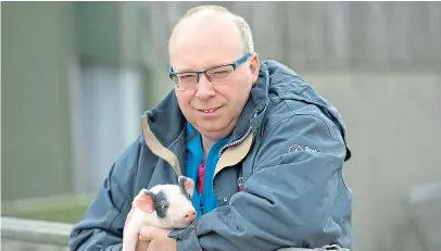  ?? Picture: Darrell Benns. ?? Pig farmer Kevin Gilbert spoke about the difficulti­es he has experience­d to the audience of more than 100.