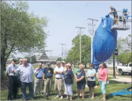  ?? STAFF PHOTOS BY TIFFANY WATSON ?? Sculptor Lew Martin, the La Plata Town Council, and members of the Beautifica­tion Committee await the sculpture dedication at Town Hall on April 29. Below left, Lew Martin, sculptor and owner of Indian Head Iron Works, speaks during the sculpture...