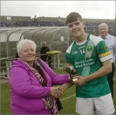  ??  ?? Mrs Price presents the man of the match award to St Nicholas full-forward Joe Mills.