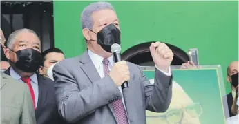  ??  ?? Leonel Fernández recibió con beneplácit­o sentencia del TSA.