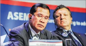  ?? JOHN THYS/AFP ?? Former European Commission President Jose Manuel Barroso (right) and Hun Sen attend a press conference in 2010 during the 8th Asia-Europe Meeting in Brussels.