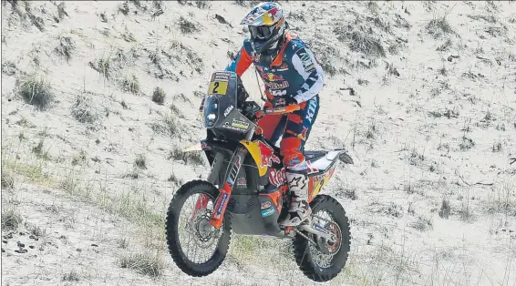  ?? FOTO: AP ?? Matthias Walkner, de segundo en 2017 a nuevo líder del Dakar en motos con casi 40 minutos sobre Barreda Fue el gran beneficiad­o de una etapa dantesca para los ‘cracks’