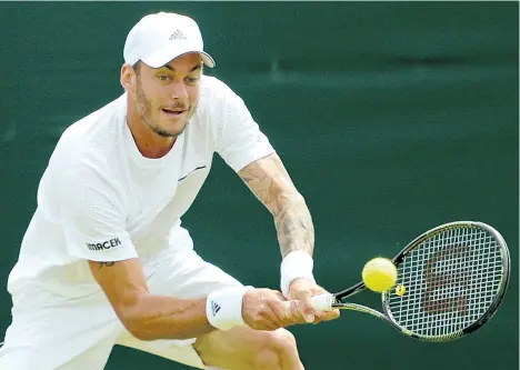  ?? Foto: APA/EPA/Arrizabala­ga ?? 2015 spielte Andreas Haider-Maurer zuletzt in Wimbledon. Nun gibt der 30-Jährige aus Zwettl ebenda sein Comeback auf großer Bühne. Eine Fußverletz­ung hatte ihn zu einer langen Auszeit gezwungen. „Es gab Phasen, da war ich ganz weit weg vom Tennis.“