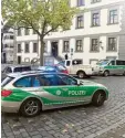  ?? Foto: AZ ?? Mehrere Streifen waren vergangene Wo che beim Sozialamt im Einsatz.