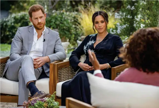  ?? FOTO: JOE PUGLIESE/LEHTIKUVA-AFP-HARPO PRODUCTION­S ?? Oprah Winfrey intervjuad­e prins Harry och Meghan Markle, hertiginna av Sussex.