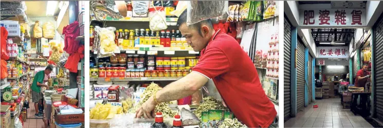  ??  ?? The brothers, Yap Meng Chung (front) and Yap Meng Kian (back), working side by side. Yap Meng Kian believes the ingredient­s’ quality are the linchpin of the grocery, which is why he handles them with great care. — Photos by NUR AMIRAH RASYIQAH Meng...