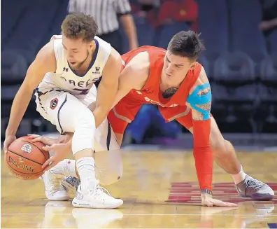  ?? MARK J. TERRILL/ASSOCIATED PRESS ?? Saint Mary’s guard Jordan Ford, left, and UNM forward Dane Kuiper battle for a loose ball in the first half on Friday in Los Angeles. On the heels of two straight blowout losses, coach Paul Weir admits that his team plays like it is fatigued.