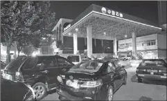  ?? XIAO CUN / FOR CHINA DAILY ?? Cars line up outside a China National Petroleum Corp gas station in Nantong, Jiangsu province, on Monday.